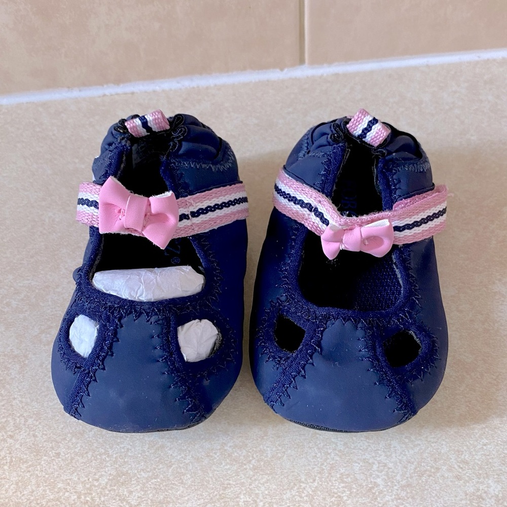 NWOT Baby Girl Robeez Sandals